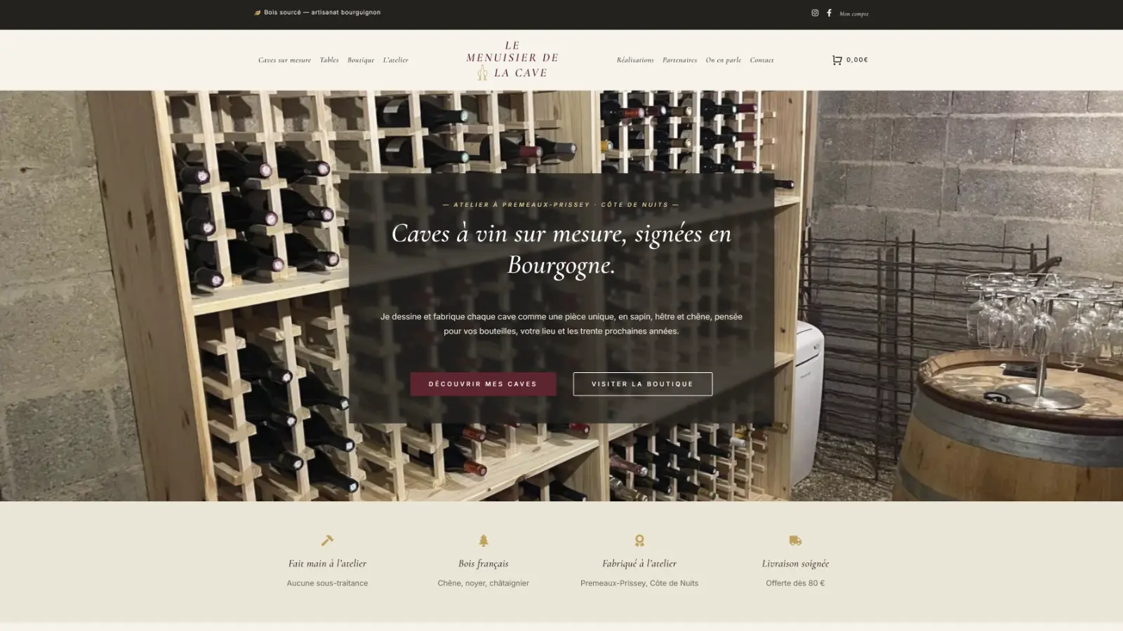 Page d&rsquo;accueil du site Le Menuisier de la Cave : cave &agrave; vin sur mesure en bois clair, menu et boutique en ligne.